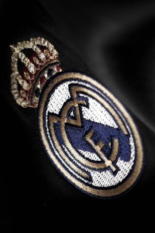 The Iconic Emblem of Real Madrid ⚽👑