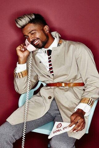 Charming Vibes: Hardik Pandey's Stylish Moment 📞✨