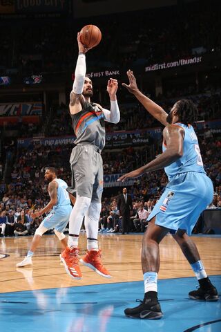 Shooting for Glory: Steven Adams in Action! 🏀✨