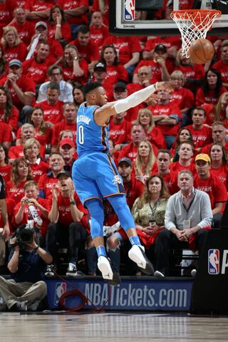 Russell Westbrook: The Dunk Master in Action! 🏀🔥
