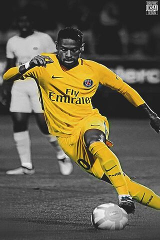 Neymar's Dazzling Dribble in PSG Colors ⚽✨