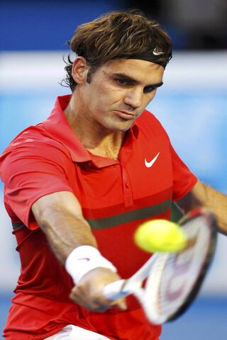 The Master of the Court: Roger Federer in Action 🎾✨