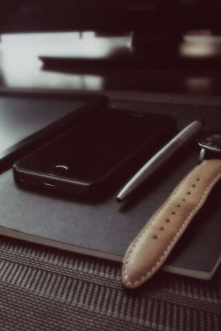 Sleek Essentials: The i..