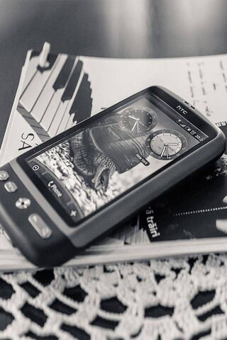 HTC: A Glimpse into Mobile History 📱✨