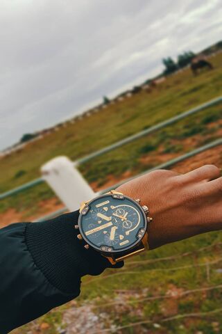 Time in Style: Diesel Watches on the Go! ⌚✨