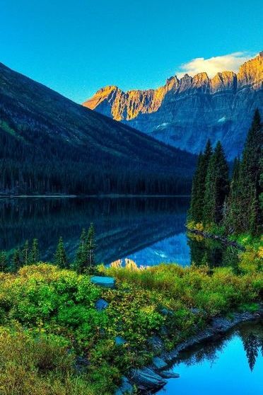 Mountain Reflects