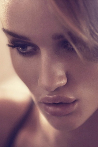 Rosie's Enigmatic Gaze 🌟