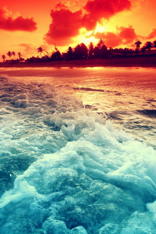 Sunset Serenity: The Dance of Crashing Waves 🌊🌅