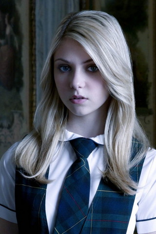 Chic Elegance: The Allure of Taylor Momsen