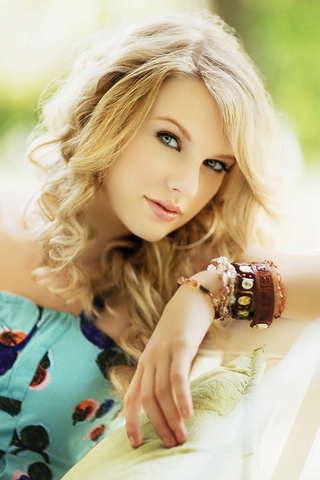 Charming Melodies: A Gl..