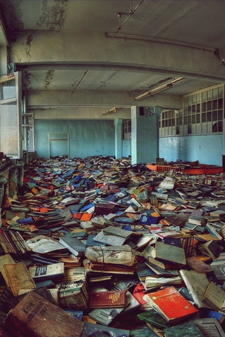 Biblioteca abbandonata