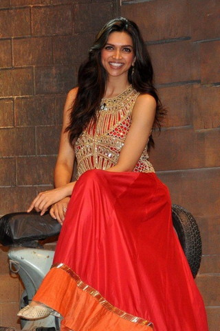 Hermosa Deepika Padukone