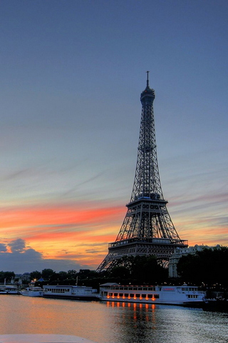 Паризька Ейфелева вежа