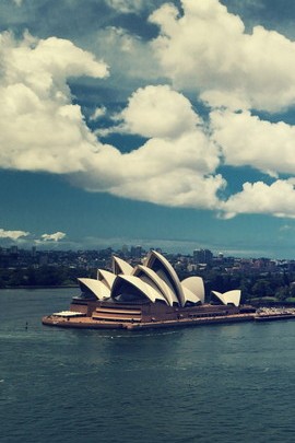Sydney's Iconic Symphony: The Opera House 🎶🏛️