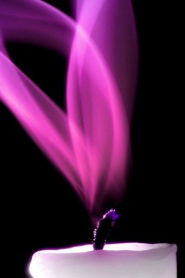 Свеча пурпурный дым