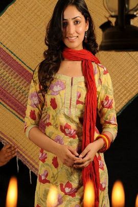 Radiant Elegance: Yami Gautam in a Vibrant Yellow Kurti 🌼✨