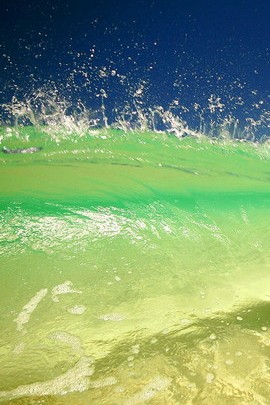 Ocean's Dance: The Art of Splashing Waves 🌊✨