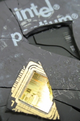 Puce de débris de processeur d'unité centrale de fragments de processeur d'Intel 28782 720x1280