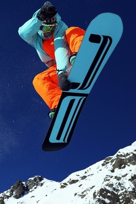 Soaring High: The Thrill of Mountain Skiing 🏔️🏂