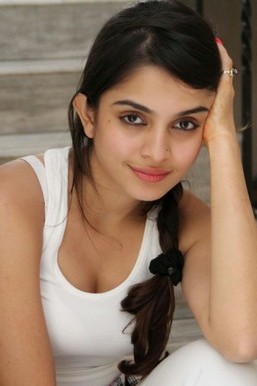 Attrice Sheena Shahabadi