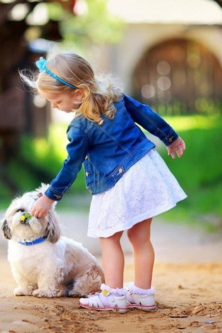 Bambina con cane