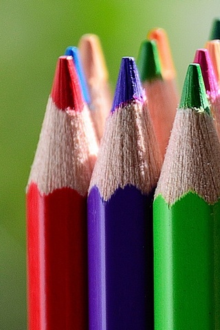 Vibrant Hues: The Art of Colored Pencils 🎨