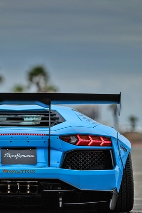 Либерти-холл Lamborghini Aventador