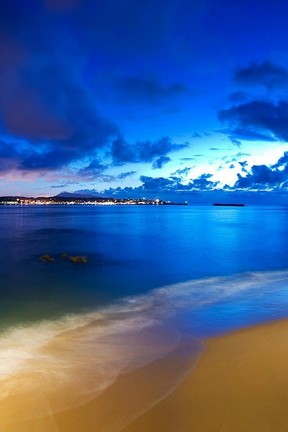 Serenity at Twilight: A Bluish Beach Escape 🌊✨
