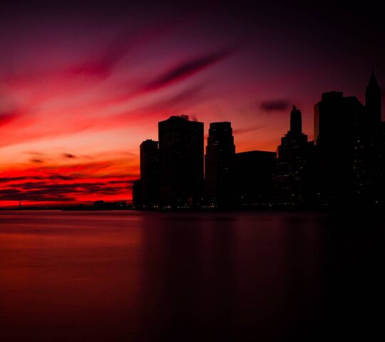 Twilight Cityscape: A Serene Evening Glow 🌆🌅 Wallpaper - Download to ...