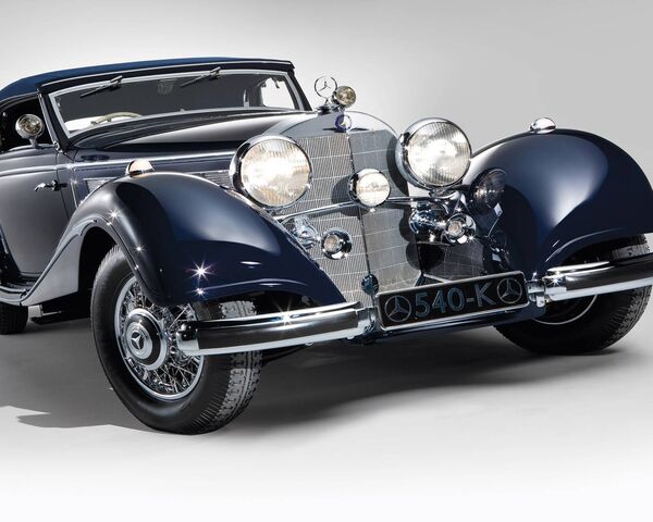 Timeless Elegance: The Classic Mercedes-Benz 540K Wallpaper - Download ...