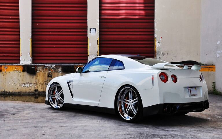 R35 Wallpaper - Download to your mobile from PHONEKY