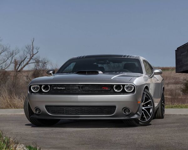 Unleashing Power: The Dodge Challenger R/T Wallpaper - Download to your ...