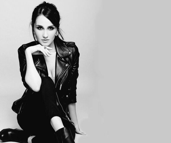 Dulce Maria Wallpaper - Download to your mobile from PHONEKY