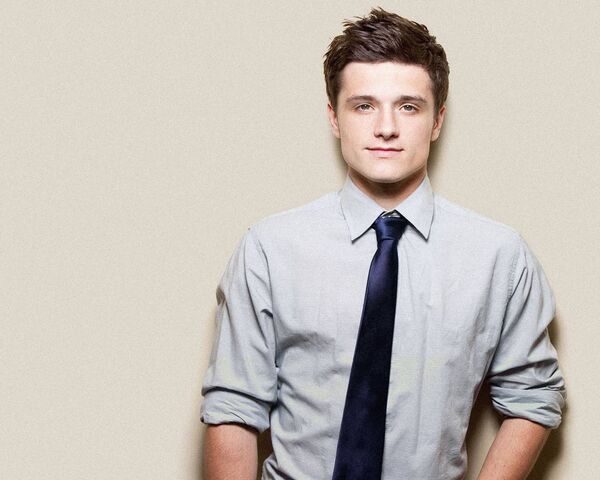 John Hutcherson Wallpaper - Download to your mobile from PHONEKY