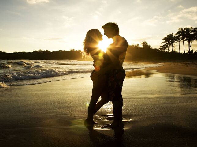 Couple Amoureux De La Plage Fond D Ecran Telecharger Sur Votre Mobile Depuis Phoneky