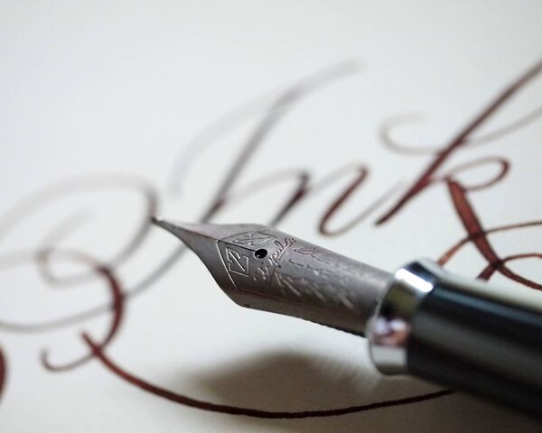 Pen Wallpaper - Download to your mobile from PHONEKY