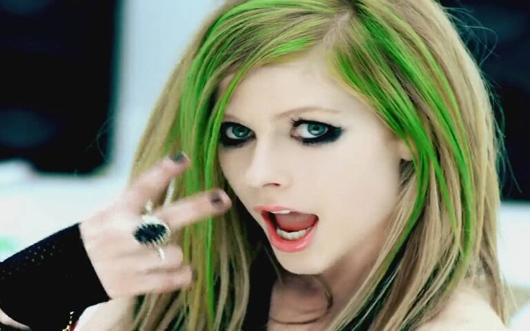 Avril : The Punk Princess of Pop 🎤 Wallpaper - Download to your mobile ...