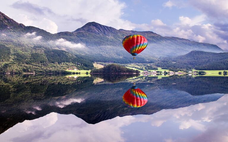 Balloon Reflection Wallpaper - Download to your mobile from PHONEKY