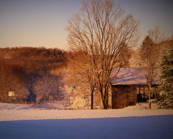 Snowy Barn Wallpaper - Download to your mobile from PHONEKY