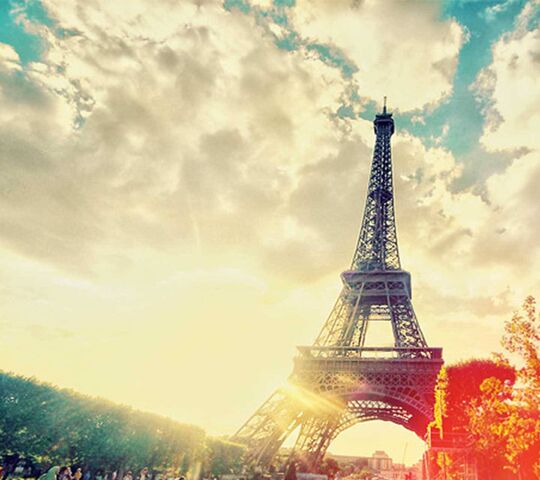 Tháp Eiffel Ảnh nền: Làm cho thiết bị của bạn trở nên tuyệt đẹp và đáng nhớ với những hình ảnh Tháp Eiffel đầy lãng mạn và cổ điển. Cứ nhấp chuột để tải về và đặt làm hình nền, bạn sẽ cảm nhận được sự lãng mạn và thơ mộng của thành phố Paris tràn ngập trong hình ảnh.