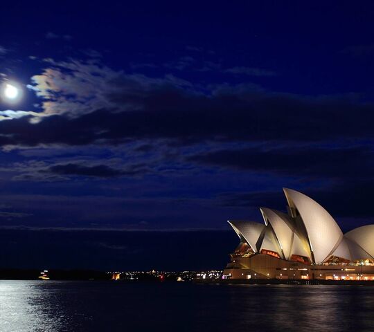 Moon In Sydney Wallpaper - Download to your mobile from PHONEKY