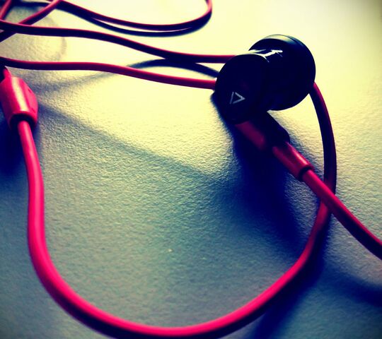 Earphones Wallpaper - Download to your mobile from PHONEKY