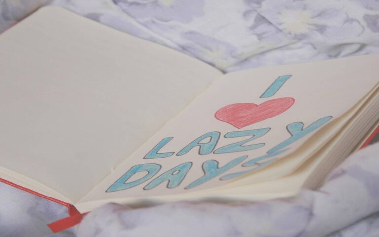 Tận hưởng sự thư giãn: Cảm giác ngày lười biếng 🌼📖