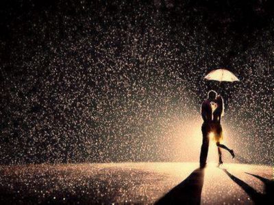 情侣吻爱晚雨