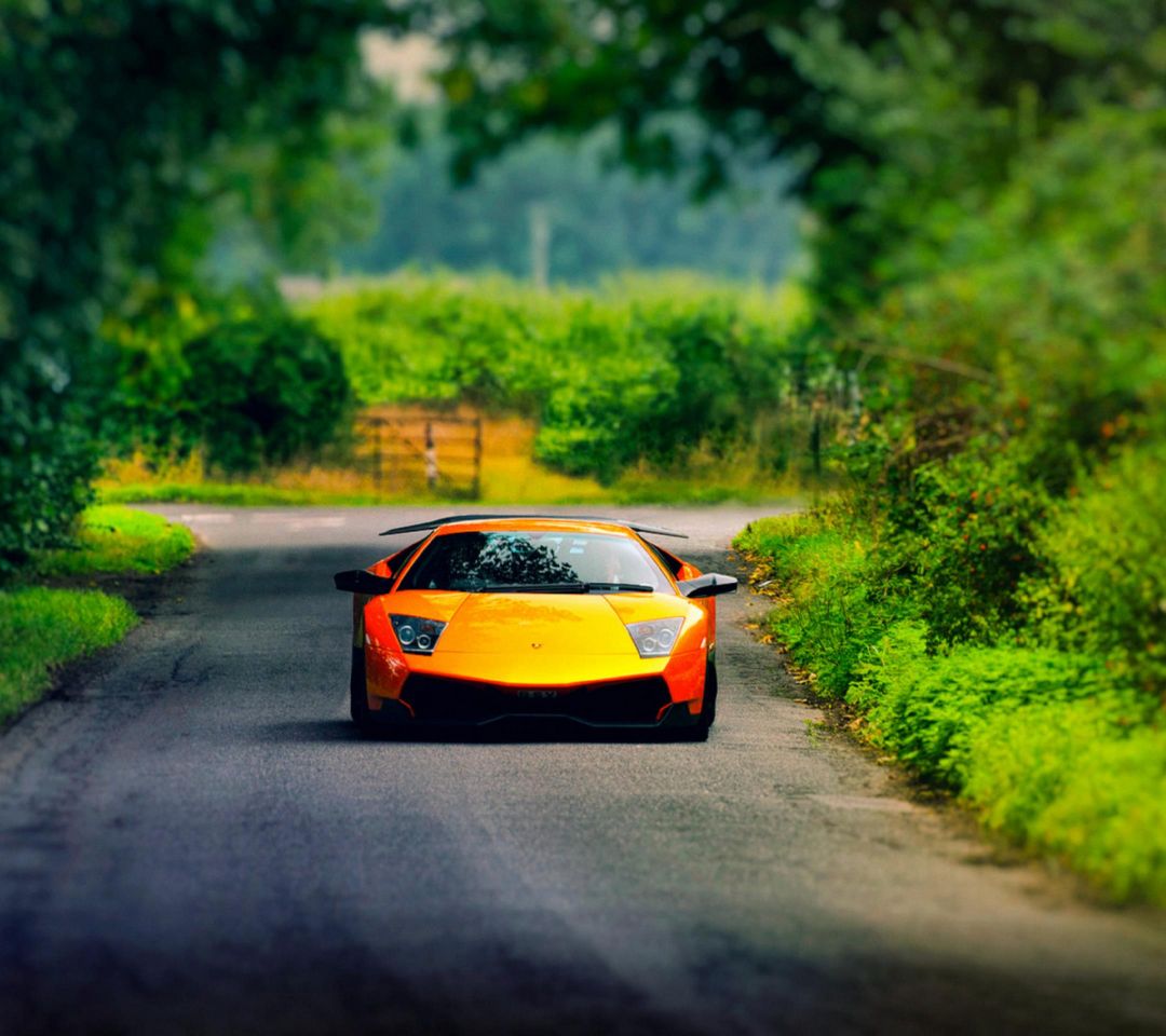 Lamborghini On Road Wallpaper - Download to your mobile from PHONEKY
