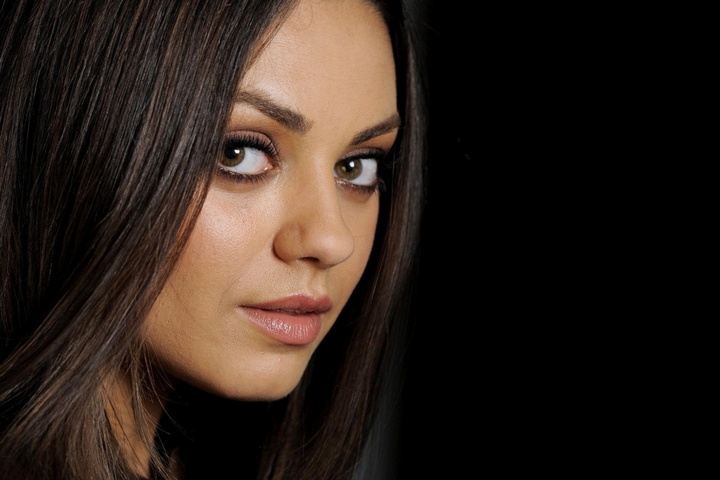 Mila Kunis Green Eyes Wallpaper - Download to your mobile from PHONEKY