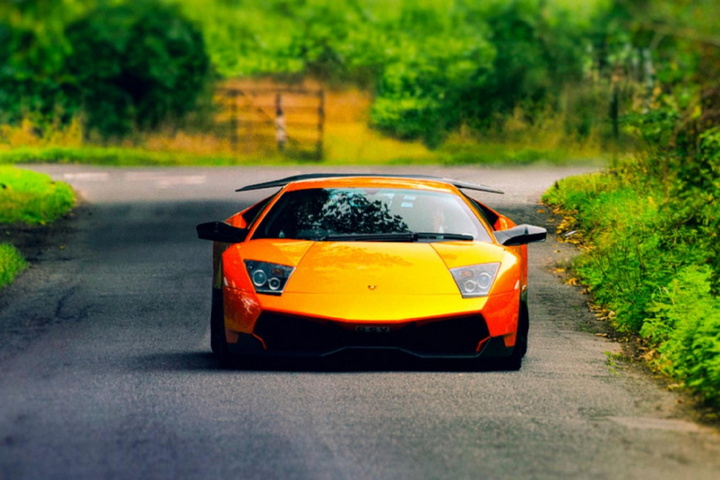 Lamborghini On Road Wallpaper - Download to your mobile from PHONEKY