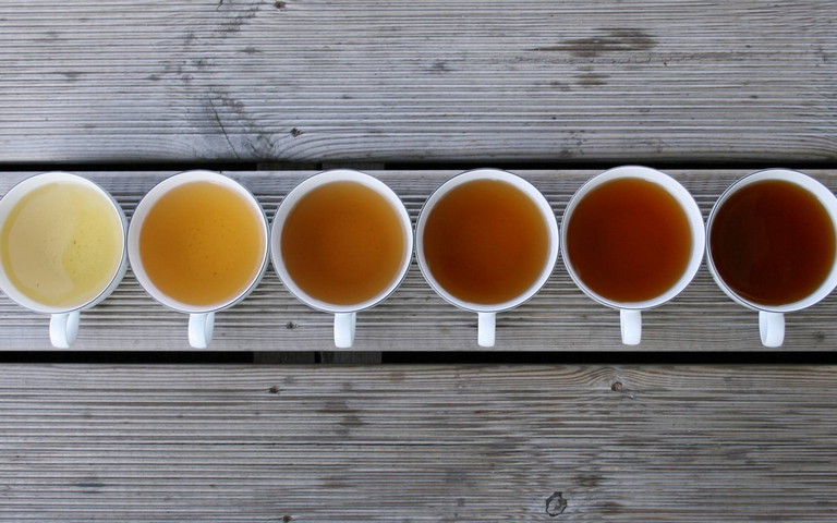 Różne kolory herbaty