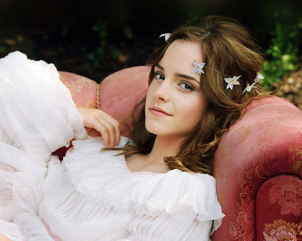 Emma Watson Sleeping Beauty Wallpaper Download To Your Mobile From Phoneky