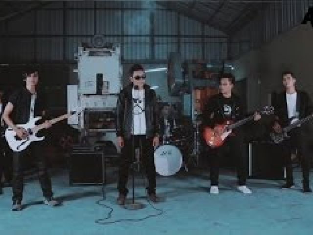 Luvia Band - Patah Hati (Official Music Video with Lyric)